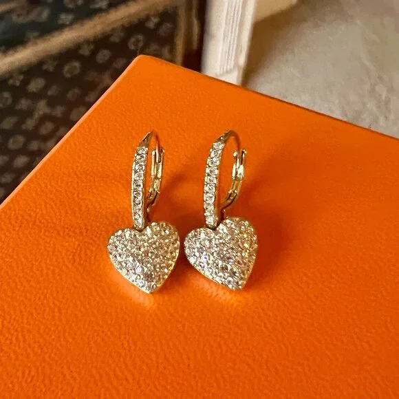 RepliKate of Kate Middleton's Heart Earrings - Picture 5 of 5